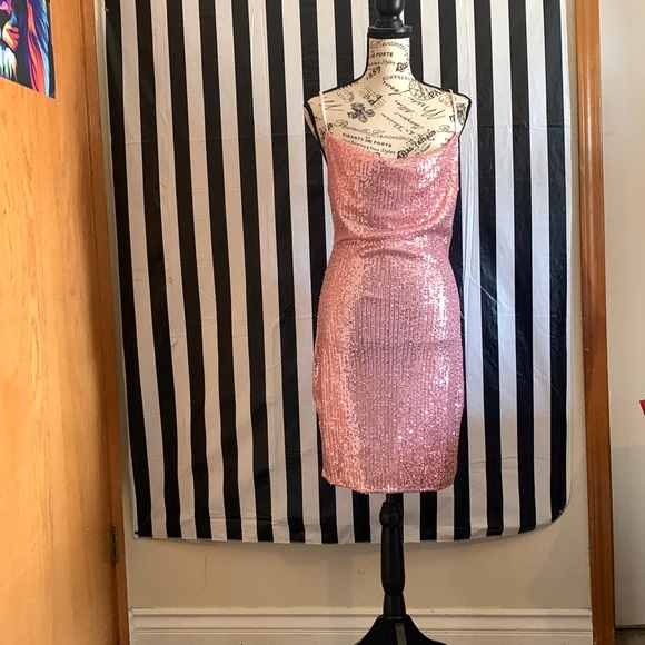 Dresses & Skirts - Pink sequin’s party dress 💕🌸